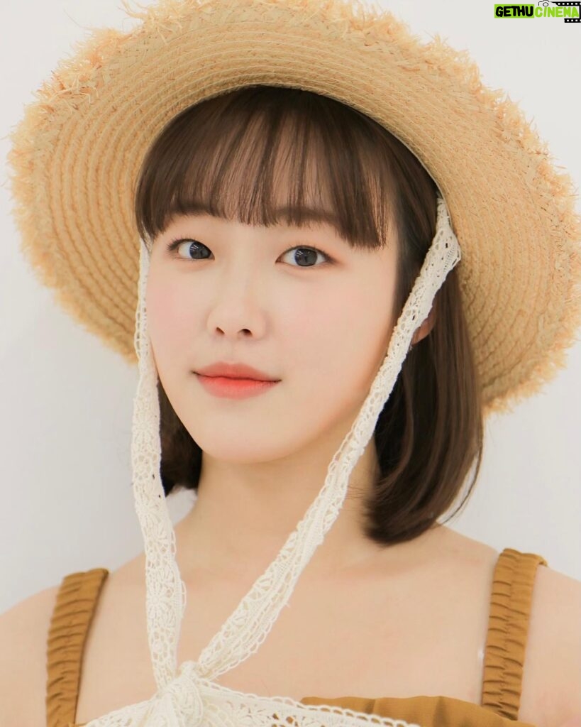 Kim Bo-yoon Instagram - 👒💛