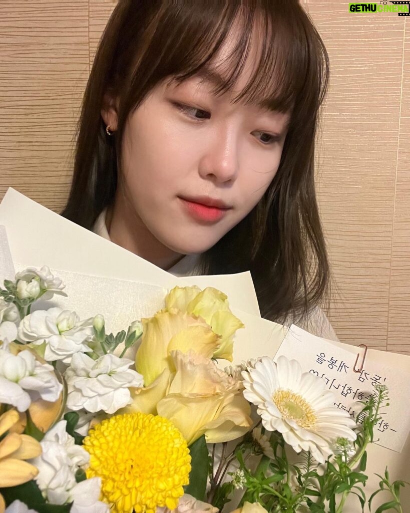 Kim Bo-yoon Instagram - 내 자존감이 되어주는 뽀랑이들 고마워요💛🤍💛🤍💛🤍