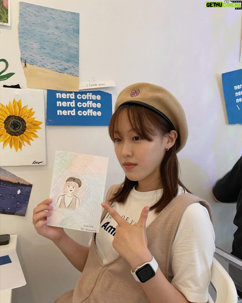 Kim Bo-yoon Instagram - 뽀랑이들이 선물해 준 모자 쓰고👑
