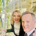 Kim Cattrall Instagram - This proud #KewAmbassador celebrating @kewgardens Magical #PalaceofPalms evening dedicated to the iconic #PalmHouse & the ambitious plans that Kew has for its restorations. A wonderful memorable evening under the Palms. Hosted by @worldmonumentsfund @giorgioarmani #thekennehmason @cabanamagazine