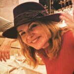 Kim Cattrall Instagram - Happy New Year! 🥳🎉❤️ Happy New Hat 🎩 @philiptreacy #2022