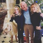 Kim Cattrall Instagram - Merry Christmas to the wonderful staff at @thegoring Cheers to Andrew and Edwina 🥂🎄and the gorgeous @teddytheshetland 🎩💋
