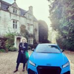 Kim Cattrall Instagram - Tonight we ride! Thanks again @audiuk 💋