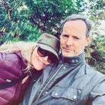 Kim Cattrall Instagram - An autumnal afternoon walk in the park 🍂💋❤️ #London