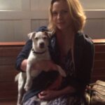 Kim Cattrall Instagram - When your co-star is a real dog 🐶 #Pixel #sensitiveskintv