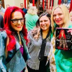 Kim Cattrall Instagram - Fabulous evening celebrating @patriciafield book launch #patinthecitybook at @rizzolibookstore 💋