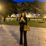 Kim Da-som Instagram - 어릴적부터 발레를 보면 이상하게 가슴이 두근거렸다🥹 그리고 지금은 아무리 경쾌한 스토리의 발레공연을 봐도 엉엉 운다. 이유는 모르겠다. 너무 아름다워서 슬퍼지는 걸까? 무튼 돈키호테 짱이다 ❣️ I don’t know why i always cry everytime i watch a ballet performance. even delightful story.😂Cuz its too beautiful? Anyways Don quixote is flawless 🦋🩵🥹