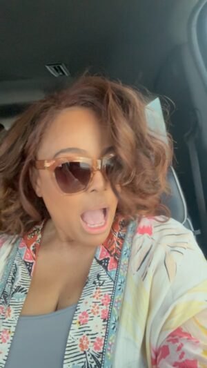 Kim Fields Instagram - Car full o’ GLAMFAM headed to KIMMEL!

See ya tonight on @jimmykimmellive w/ @jimmykimmel !😘⚡️✨⚡️😘

#theupshaws #presstour #comedy #glam #fashion #beauty #hair #makeup @netflix @netflixisajoke @strongblacklead