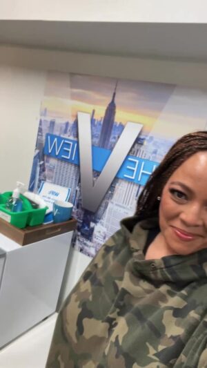 Kim Fields Instagram - LIVE FROM NEW YORK… its Kim Fields!!!! ‘Sup GramFam! Kickin off The Upshaws press tour on The View today! NEW EPISODES of THE UPSHAWS DROP FEB 16th only on NETFLIX! Shoutouts to my amazing sisters @tamronhall @sherrieshepherd and @theyvetteleebowser 🥂😘🥂
✨✨
@theviewabc @netflix @netflixisajoke @strongblacklead @tamronhallshow @sherrishowtv #theupshaws #presstour #director