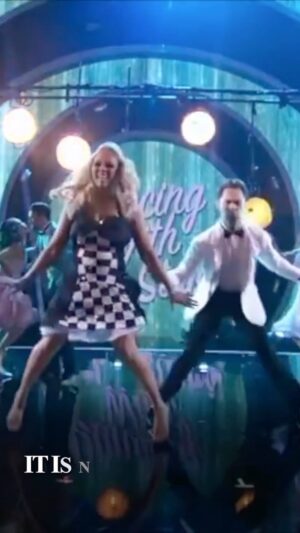 Kim Fields Instagram - SEVEN YEARS AGO?!?!? STILL motivated to stay out my way, dive deeper in every surrender and… DANCE! This was a life changing / game changing journey I am forever grateful for! @sashafarber1 you & TeamKimSha continues to be ER’YTHANG! Love you for sharing your gifts with me and forever spinning dragging and lifting me outta my comfort zone! 
✨✨✨✨✨✨
TY @hellobeautiful for this moment. 
#motivation #motivated #surrender #dance #wellness #strong #strength #beauty @dancingwiththestars 🥂#dwts #dwts22