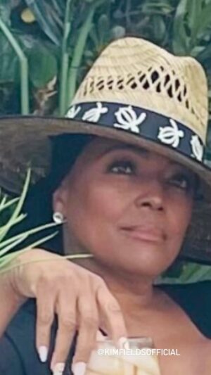 Kim Fields Instagram - gratitude filled good vibes only… happy chillday