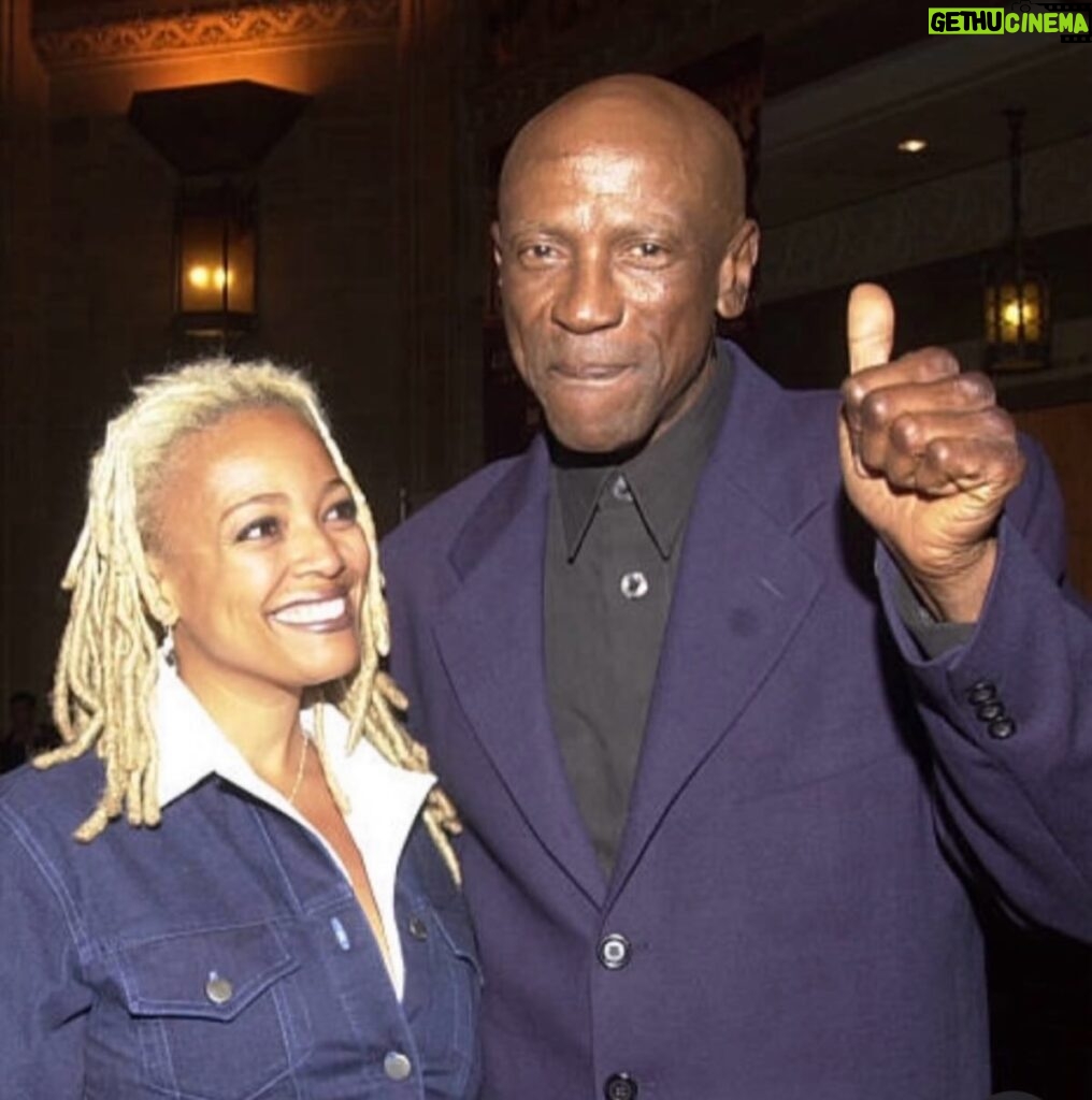 Kim Fields Instagram - The night before 9/11. Was in Toronto doing Facts movie. He loved mom and I so much (we were neighbors when I was a kid) so when he saw me he said your going with me to this… Crazy sentence in PR language: Kim Fields and Louis Gossett Jr arrive… GAME-CHANGER PERSONIFIED. Incredibly dedicated to the craft. ♥️😪#louisgossettjr