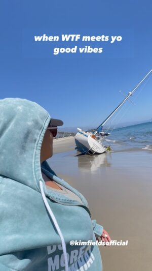 Kim Fields Instagram - Beach Walk Chronicles…
⛵️🌊😳

#weekend #waterbae #walk #beach #beachwalk #goodvibes #shipwreck #wtf #wth #hoodie #sunglasses #aquashoes