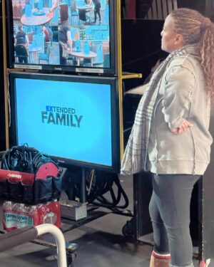 Kim Fields Instagram - #aboutlastyear sooo THIS happened! Ended ‘23 w/a ton of laughs directing Jon Cryer & Donald Faison on the NBC Mike O’Malley hit comedy “Extended Family!” I told them to look like we were going over something important and THATS what they did! Hence me cracking UP!
😂🎬📺✨

#comedy @nbc #extendedfamily #tv @mrjoncryer @donald_aison @therealmikeomalley #director #directHer