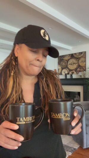 Kim Fields Instagram - CELEBRATE MY SIS TAMRON HALL & TAMRON HALL SHOW ON THEIR SEASON 6 PICK UP!!!! Sis, over 18 yrs of sisterhood friendship w/you clearly has me overJOYed for you and your team!!!! KEEP DOIN YOU @tamronhall @tamronhallshow 👏🏽👏🏽👏🏽👏🏽🥰🍾