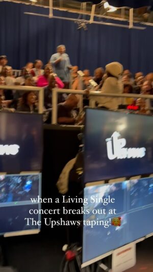 Kim Fields Instagram - This beautiful 10 y/o soul knew all the words! The Upshaws live audience taping!! How she looks at me after we hug almost took me out!! 🥹 filming a hit while another hit gets honor… 🙌🏽🙌🏽🙌🏽 SURREAL BLESSING 
🎶 ♥️
🎥: @rustycolemon THANK YOU RUSTY FOR CAPTURING THIS!🥰
#TheUpshaws #LivingSingle  #breathtaken