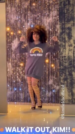 Kim Fields Instagram - Unstoppable headed to Unstoppable…
me headed to Tamron Hall. 👊🏽🥂👊🏽
✨✨✨✨
Hang w/me & my SisterFriend @tamronhall TODAY ON @tamronhallshow ; we talkin bout The Upshaws, my coffee and me having my own Sun Morn show! 😉
🔥🔥🔥🔥🔥🔥
THE LOOK: @vancegamble / @yanceyedwards / @americankouture / @jlanijewels /  @thekevinmayes / #LegendRivera 
🌟🌟🌟🌟
@signatureblendsbykf @strongblacklead @netflix #theupshaws #coffee #talkshow #beauty #fashion #makeup #hair #goodvibes #hoodie #thighhighs #unstoppable #dance