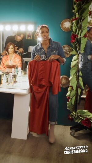 Kim Fields Instagram - I LOVE WORKING WITH MY SIS EVA MARCILLE! No matter what side of the canera I’m on, when @evamarcille & I are creating, it’s magical & FUN!! Catch us both in front the cam in “Adventures in Christmasing NOW STREAMING ON @paramountplus 

#christmasmovies #movienight #holiday #adventure #adventuresinchristmasing