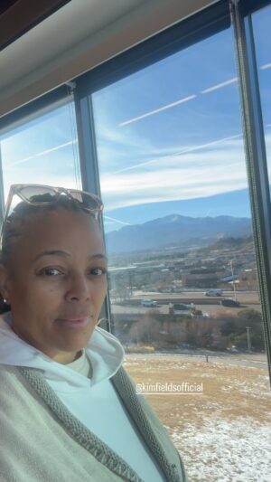 Kim Fields Instagram - Hang w/me at work for a min in Colorado Springs! ☀️🗻
 #LittleGirlBlue #Broadway #theater #director 

#theaterbaby #ninasimone @kevinlandis #colorado #coloradosprings @uccsvapa #uccs