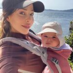Kim Glow Instagram - Mon quotidien bébé dans le porte-bébé, direction mer, montagne ou forêt. Peu importe où, tant qu’on prend l’air ensemble #momlife
