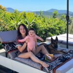 Kim Glow Instagram - Je me sens tellement bénie, parfois je me demande ce que j’ai bien pu faire pour mériter autant d’amour du ciel🙏🏼 Blessed 🥹 🩷 🩵 #gratitude #blessed #benie #summervibes #malinois #baby #family