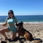 Kim Glow Instagram - Votre chien aussi adore nager?
