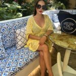 Kim Glow Instagram - « Une journée shopping entre filles à st tropez, c'est toujours une belle parenthèse de plaisir ! J'adore flâner dans les boutiques, découvrir de nouvelles pièces et m'amuser à trouver différents styles. Ces instants sont un vrai boost pour le moral, une occasion parfaite de se chouchouter et de profiter entre copines . Le shopping, c'est une petite escapade qui me fait du bien et me recharge en énergie positive. ✨🛍️ #JournéeShopping #PlaisirSimple #friends #shopping #louisvuitton #sttropez #sttropezlifestyle #pregnancy #chanelbag #chanelshoes #luxury #luxurylifestyle #happy