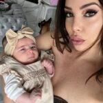 Kim Glow Instagram - Bonne année à chacun d’entre vous ! Que cette nouvelle année soit remplie de joie, de succès et de moments inoubliables Puissiez-vous réaliser vos rêves et relever tous les défis avec courage. Que la santé, la prospérité et le bonheur vous accompagnent tout au long de 2024. Cependant, mon cœur est un peu triste, car le pays que j’ai tant aimé, la France, est devenu un lieu où l’insécurité règne. On ne peut plus célébrer le Nouvel An sans penser à se protéger proteger sa maison ext…, entourés d’amis, de chiens, de sécurité armée , alarme, caméra, et tous les attirails … C’est triste de voir un tel changement, et dès que mes projets actuels prendront fin, je partirai rapidement, déçue de la peur que ce pays a engendrée en moi #happynewyear #happynewyear2024 #2024 #babygirl #newborn #bebe #kimglow #taliaglow