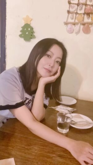 Kim Hee-seon Instagram - 12월1일🤍새로운 마음으로 기분좋게 시작합시당🐣2023년 마무리 잘하시구용🙏#새로운시작 #나쁜건훌훌털어버리자
