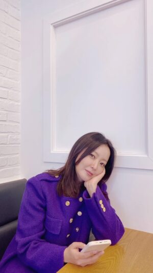 Kim Hee-seon Instagram - <우리,집 >에서 커피☕️한잔 할래요~?🥤