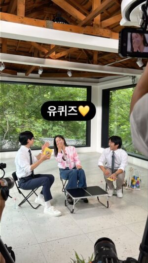 Kim Hee-seon Instagram - 8 월 16 일  저녁 8시50 분  TVN 유퀴즈🌼
#달짝지근해 #달짝지근해7510 #8월15일개봉
🤓 재석오빠 ~ 세호씨  녹화내내 편하게 대해주셔서 넘 고마웠어용🫡
즐겁게 촬영하고 왔습니당🤗 재밌게 봐주세용🙏