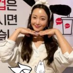 Kim Hee-seon Instagram - 영화 < 달짝지근해 7510 > 💛 영화보러 시원한 극장으로 오세용🤗💋 아!!! 그리고 어제 극장에 와주신 사랑하는 나의 팬여러분들🙏정말 진심으로 고마워용🥹 저 복받은 사람이네요🤗