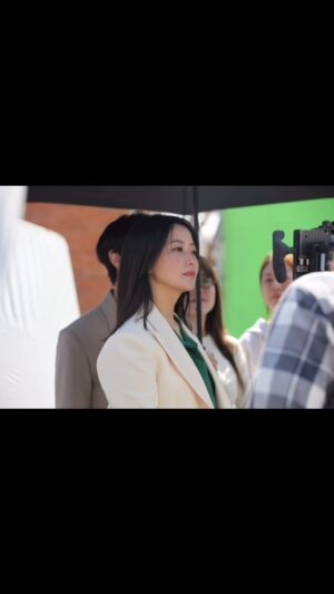 Kim Hee-seon Instagram - ☀️날씨가 정말 아름다운☀️비에날씬 광고 촬영장에서😎#비에날씬