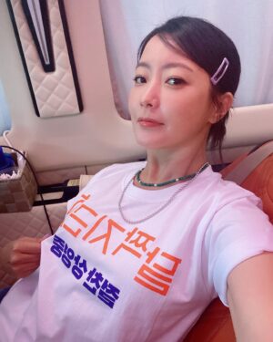 Kim Hee-seon Instagram - #달짝지근해 #달짝지근해7510 #달짝지근해무대인사 #달짝지근한금요일 🧡 용산 CGV 출근길✌️