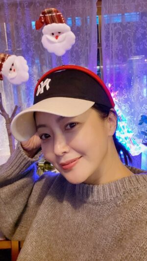 Kim Hee-seon Instagram - 🧑‍🎄🎅산타 머리띠🤣