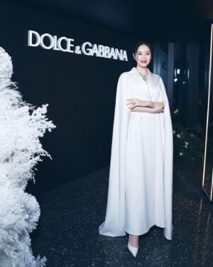 Kim Hye-soo Instagram - @dolcegabbana @ojaerocks @stylist_boo @hyez_23 @m_up_sseong @taeyang_artistaeyang @vouge_official