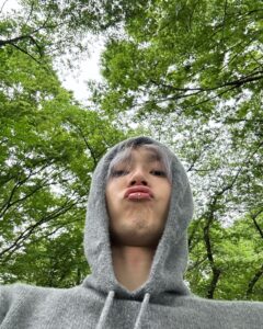 Kim Hyo-jong Instagram - 👋🌳