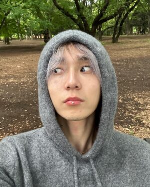 Kim Hyo Jong Instagram - 👋🌳