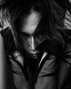 Kim Hyo-jong Instagram - 📷 @damon_baker🖤 👕 @lisajarvis_stylist 🖤