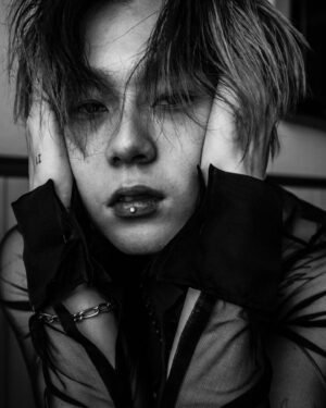 Kim Hyo Jong Instagram - 📷 @damon_baker🖤 👕 @lisajarvis_stylist 🖤