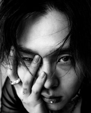 Kim Hyo Jong Instagram - 📷 @damon_baker🖤 👕 @lisajarvis_stylist 🖤