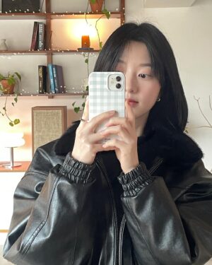 Kim Hyun-soo Instagram - 내 단발 아직두 어색💁‍♀️