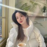 Kim Hyun-soo Instagram - 디스커버리와 함께 따듯한 겨울❄️✨ #디스커버리 #디스커버리크롭패딩 #디스커버리여성패딩 #디스커버리올리브숏패딩 #광고