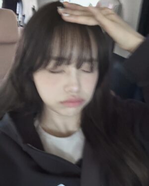 Kim Ji-woo Instagram - 🛼🪽