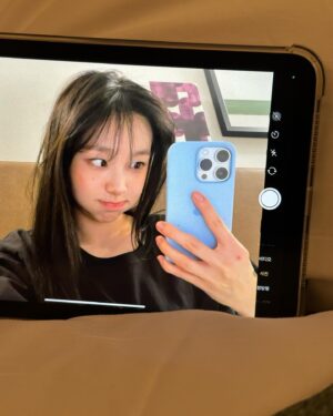 Kim Ji-woo Instagram - 🥁🎧🏄‍♂️