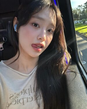 Kim Ji-woo Instagram - 