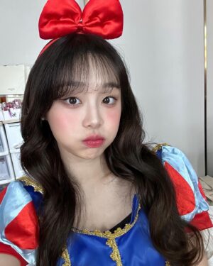 Kim Ji-woo Instagram - 🍎🍏✨