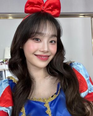 Kim Ji-woo Instagram - 🍎🍏✨