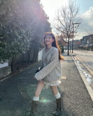 Kim Ji-woo Instagram - 🍃🤤