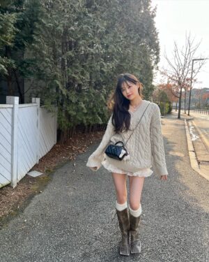 Kim Ji-woo Instagram - 🍃🤤